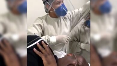 Foto de Vídeo mostra enfermeira cantando para Irmão Lázaro